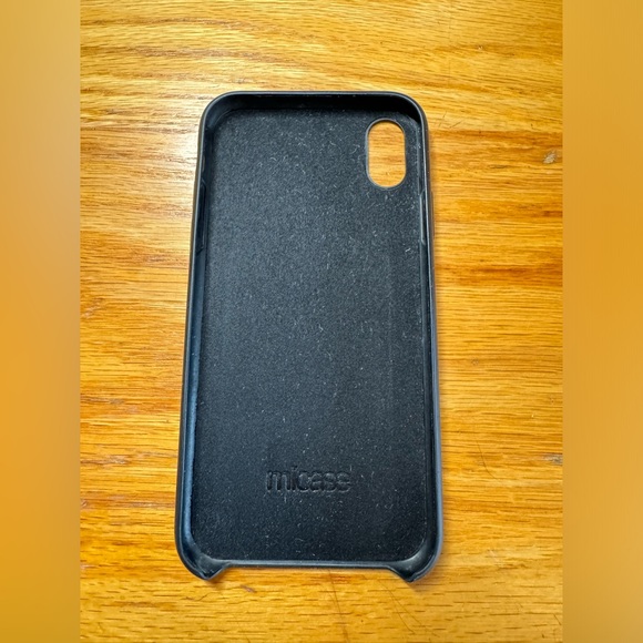 Used Black Unlocked IPhone XR with free black phone case - Picture 5 of 7